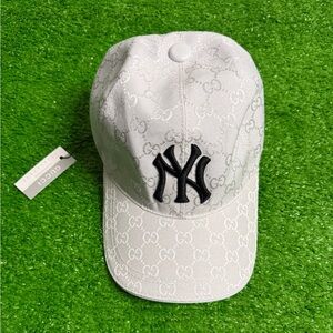 White Guicci Hat x NY